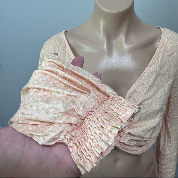 Urban Outfitters Peach Micro Floral Print Twist Front Crop Top Shirt Small Pink - Picture 4 of 6